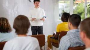 Mengurai LKP dan LPK: Memahami Perbedaan yang Mempengaruhi Pilihan Pendidikan Anda