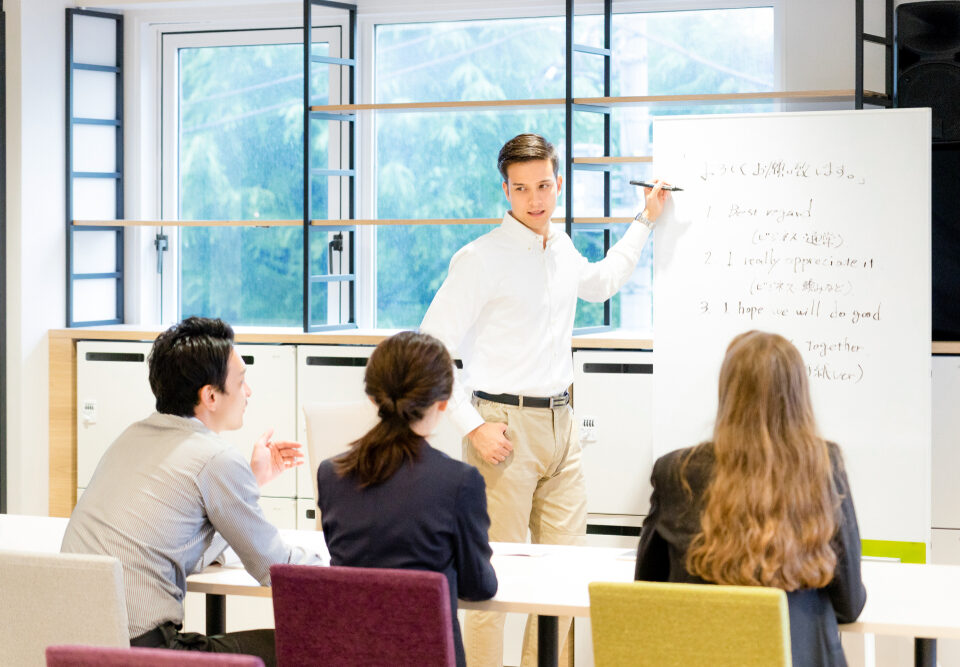 strategi manajemen kursus