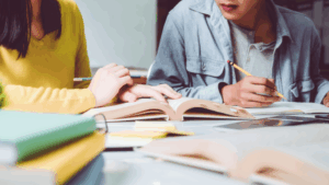 Menilik Bisnis Pendidikan yang Menjanjikan: Menggali Strategi, Keuangan, dan Risiko